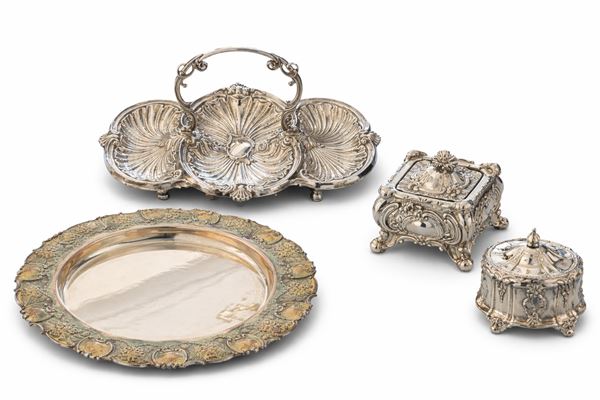 Lotto di oggetti da tavola in metallo argentato