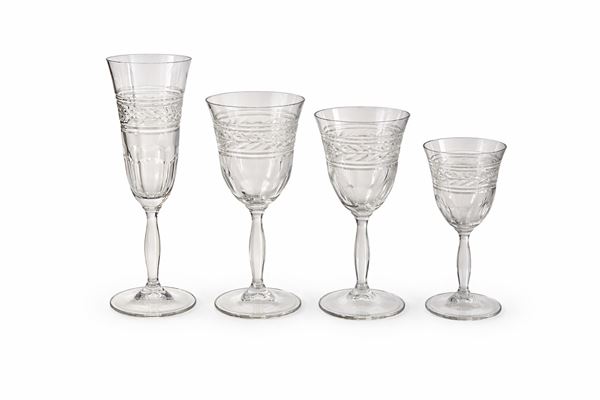 Servizio di bicchieri in vetro inciso composto da 43 pezzi