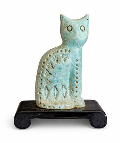 Scultura a forma di gatto in ceramica