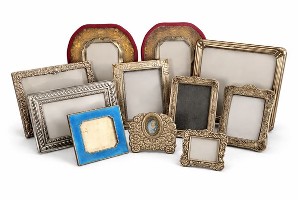 Lotto di cornici portafotografie in metallo argentato e dorato