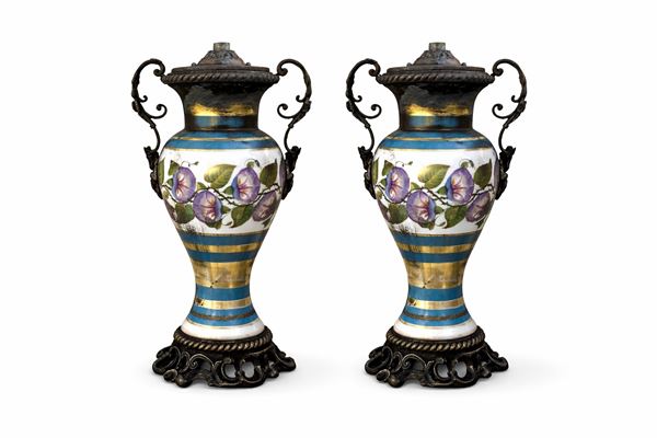 Coppia di vasi in porcellana policroma, adattati a lampada