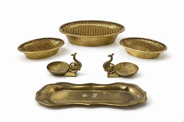 Lotto di oggetti decorativi in metallo dorato