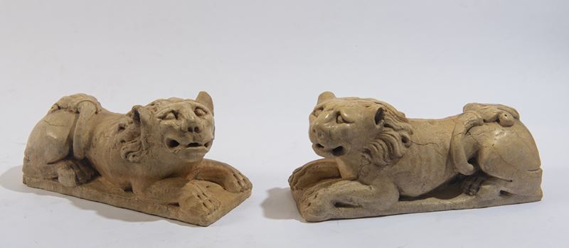 Italia, prima metà del XIX secolo, Coppia di sculture raffiguranti leoni