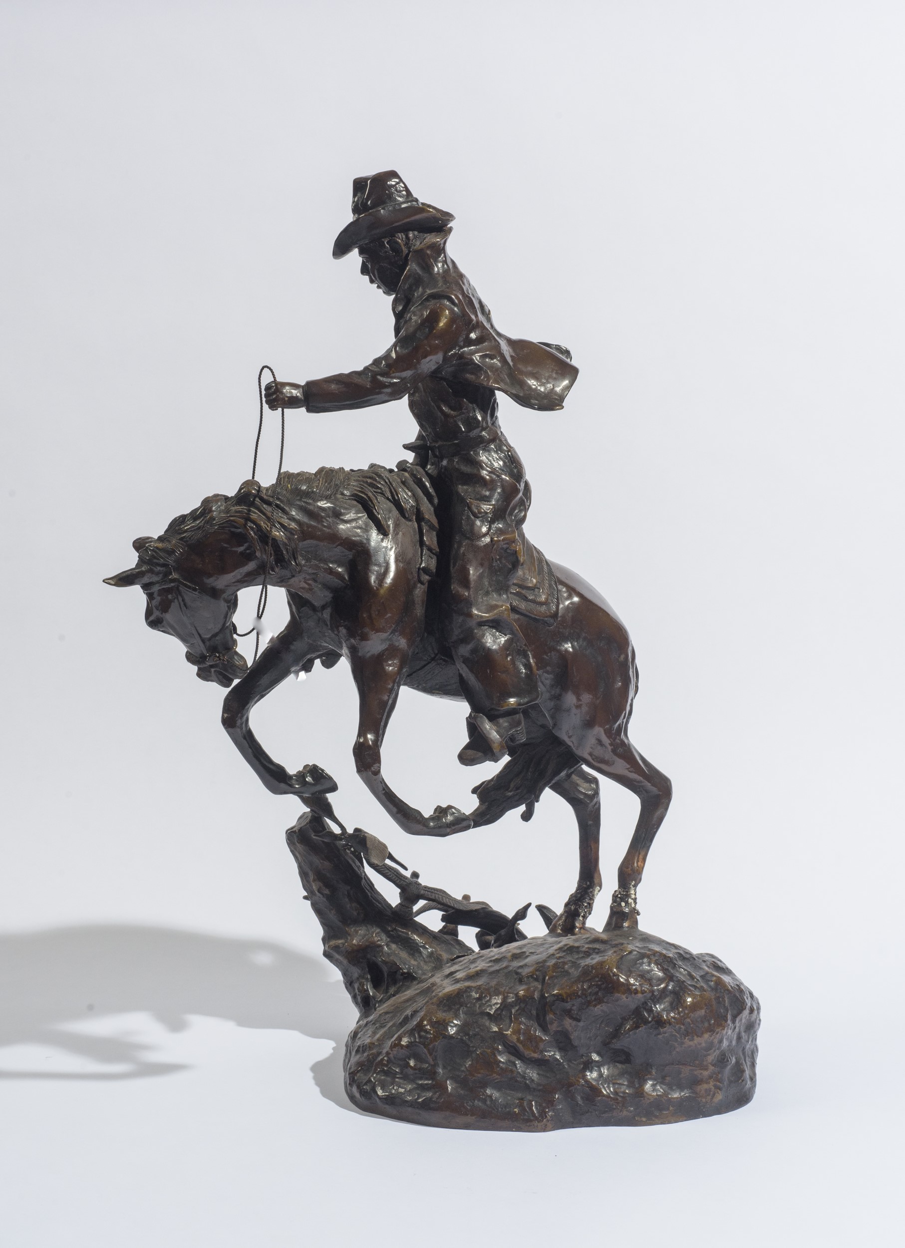 Frederic Remington - Cowboy, bronzo a patina bruna