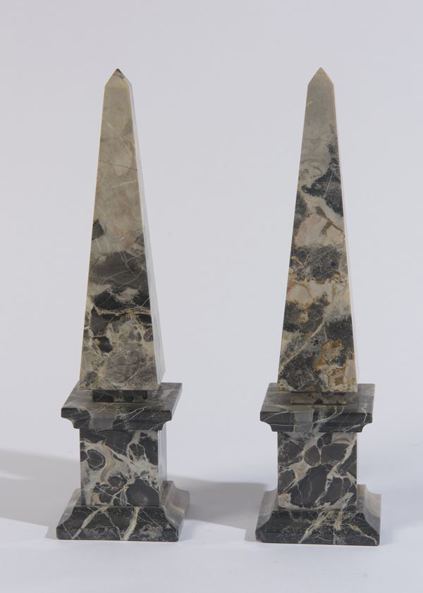 Coppia di obelischi