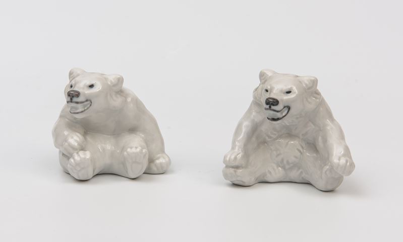 Royal Copenhagen, Coppia di orsi in ceramica bianca