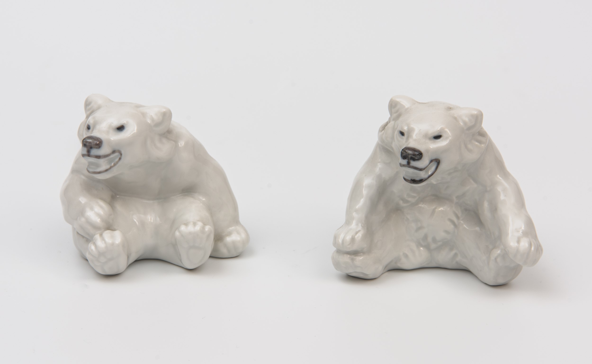 Royal Copenhagen, Coppia di orsi in ceramica bianca