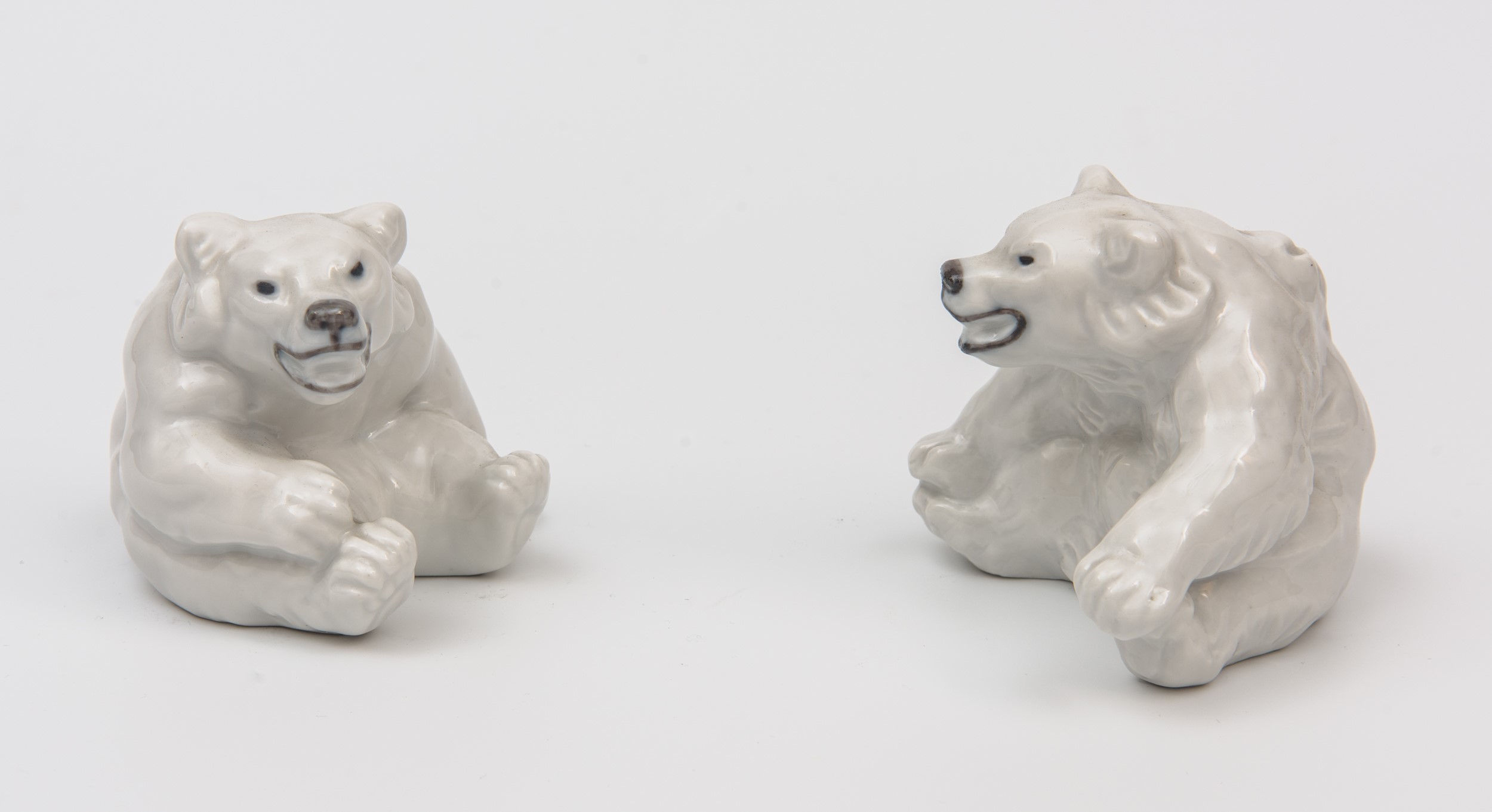 Royal Copenhagen, Coppia di orsi in ceramica bianca