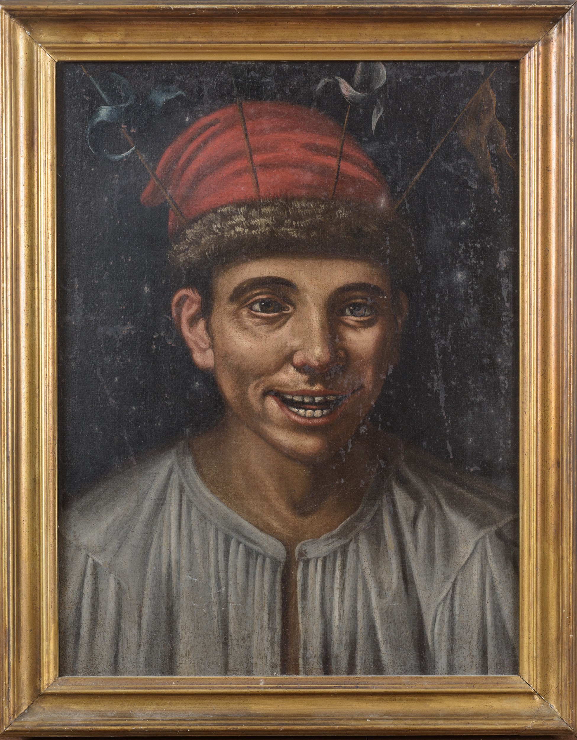 Ritratto grottesco di giovane con copricapo rosso