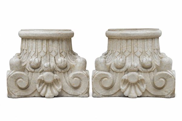 Coppia di capitelli in stile corinzio