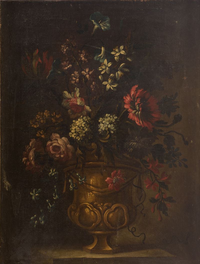 Vaso di fiori su basamento