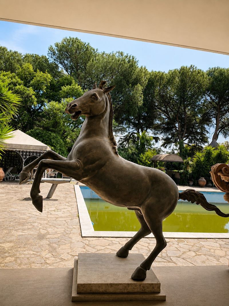 Scultura, Cavallo rampante in bronzo