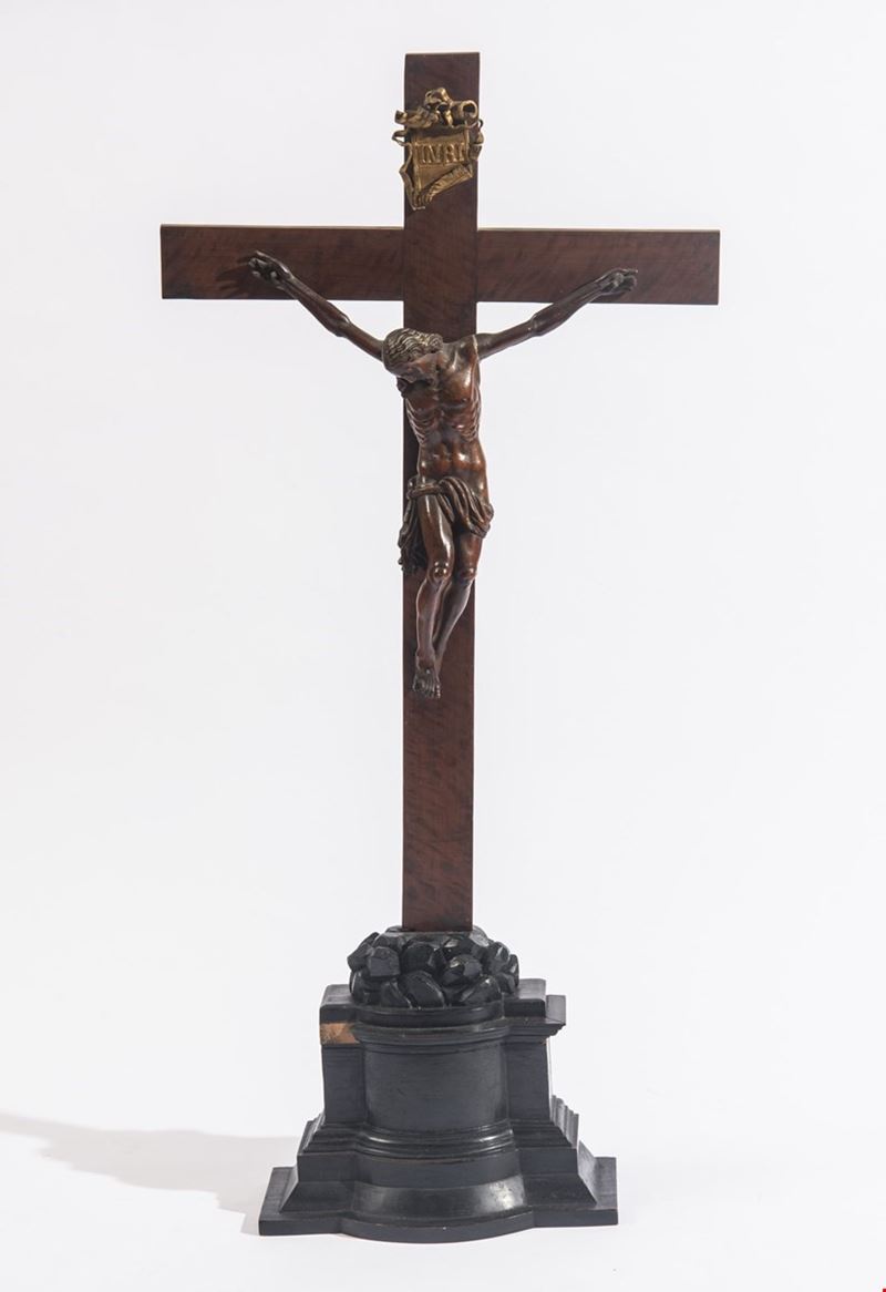 Crocefisso, legno di bosso con basamento a roccai in legno ebanizzato (Italia, prima metà XVIII s...