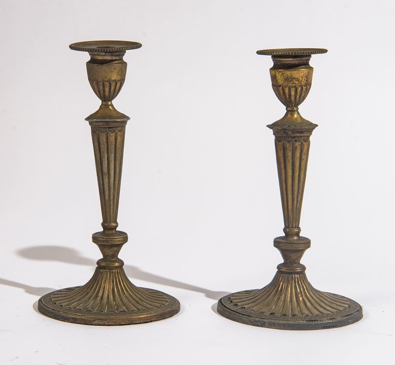 Coppia di candelieri, bronzo fuso e cesellato (Francia, primo quarto XIX secolo)