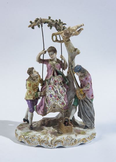 Gruppo galante con dama sull'altalena, porcellana policroma (Germania, fine XIX - inizi XX secolo...