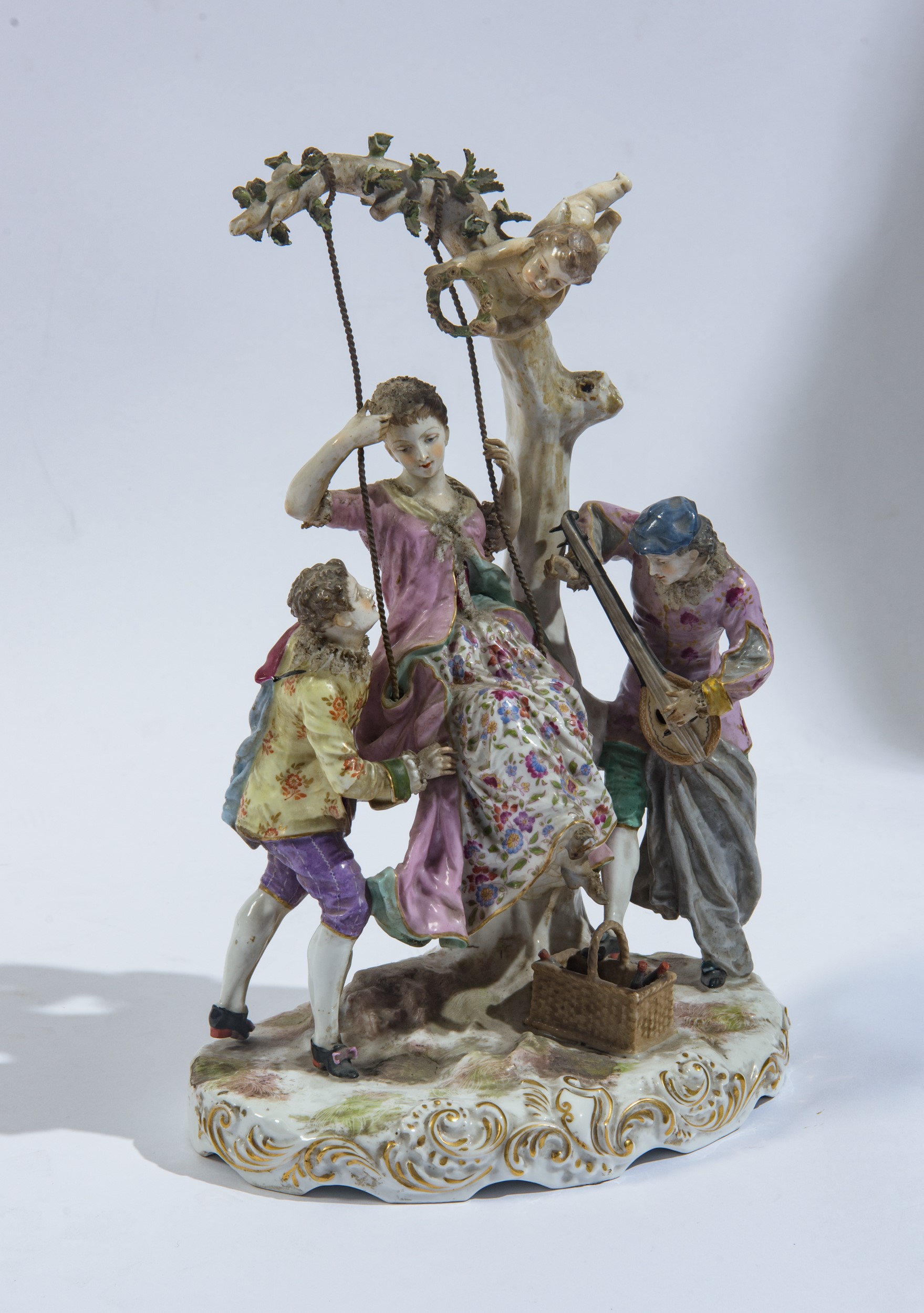 Gruppo galante con dama sull'altalena, porcellana policroma (Germania, fine XIX - inizi XX secolo...