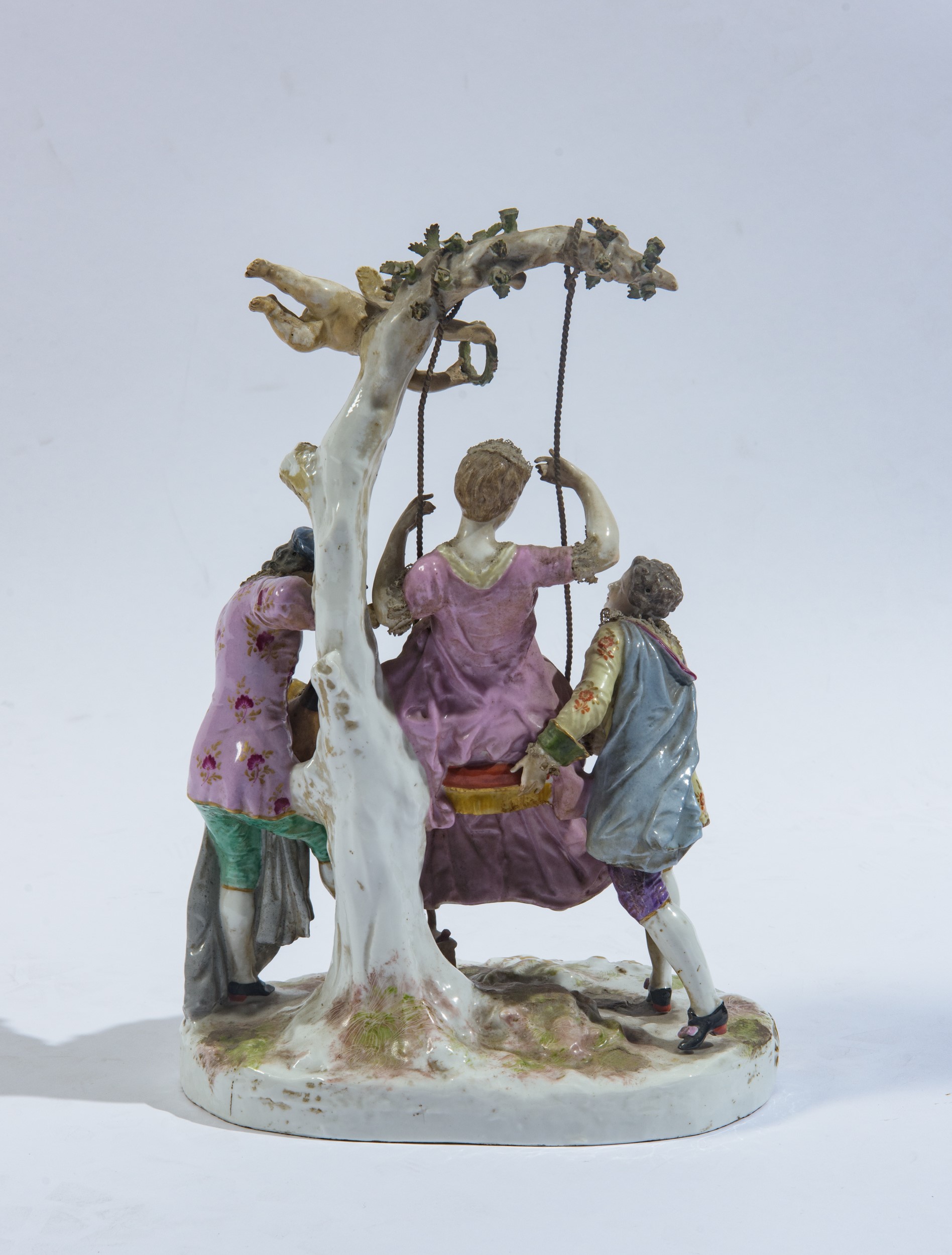 Gruppo galante con dama sull'altalena, porcellana policroma (Germania, fine XIX - inizi XX secolo...