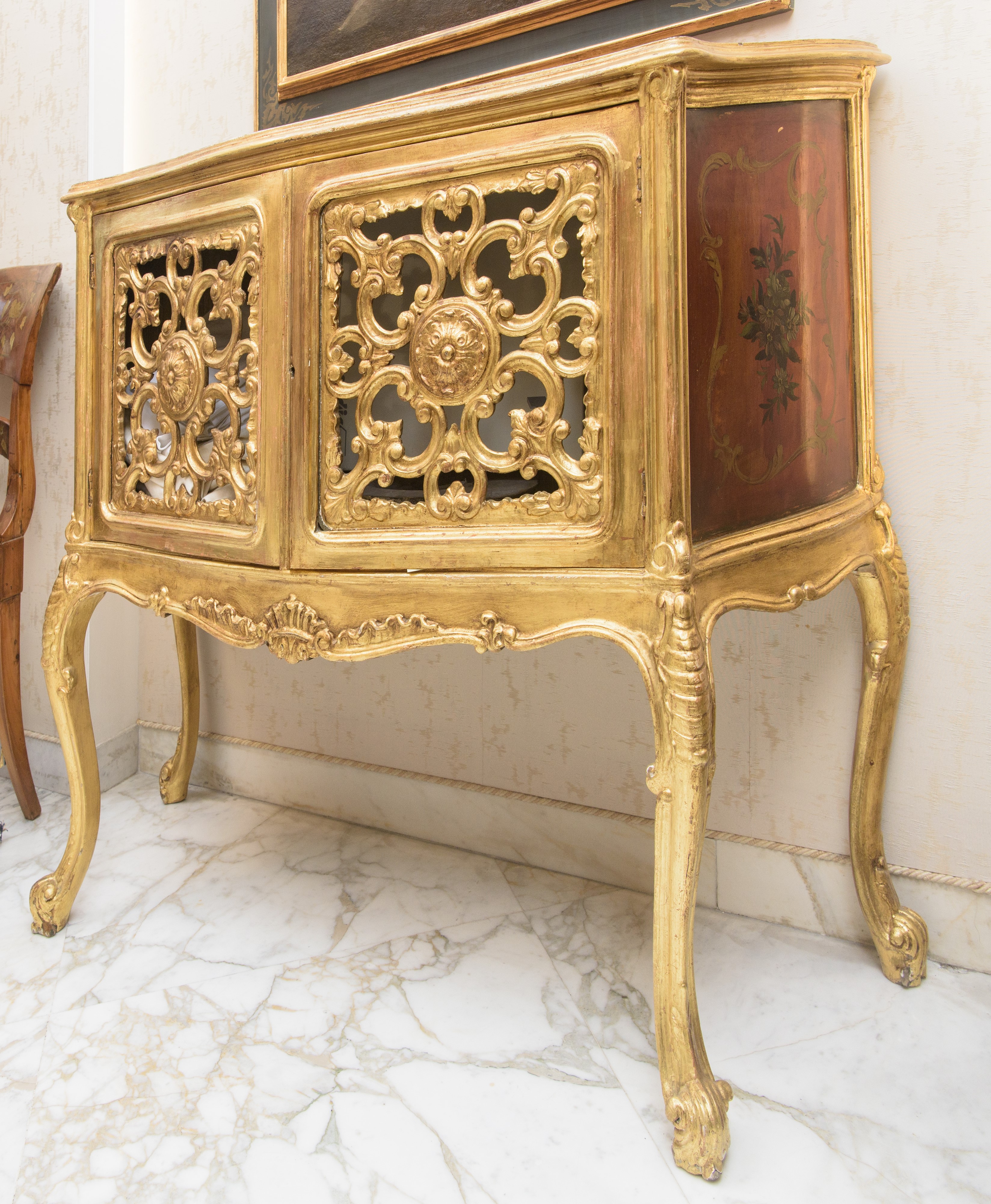 Credenza in stile Luigi XV, legno dorato, XX secolo