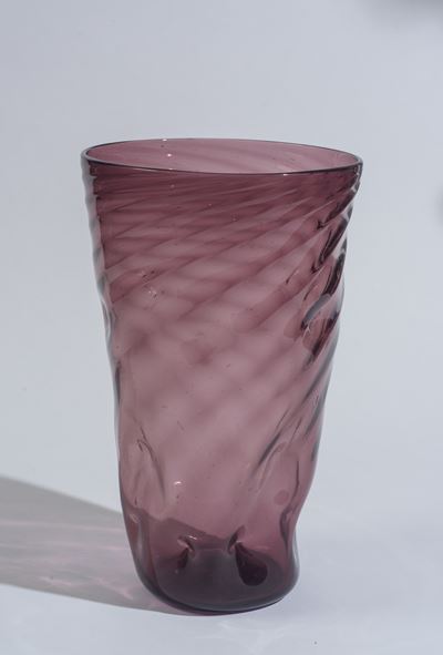 Vaso in vetro di Murano, vetro soffiato ametista traslucido, anni '60 del XX secolo