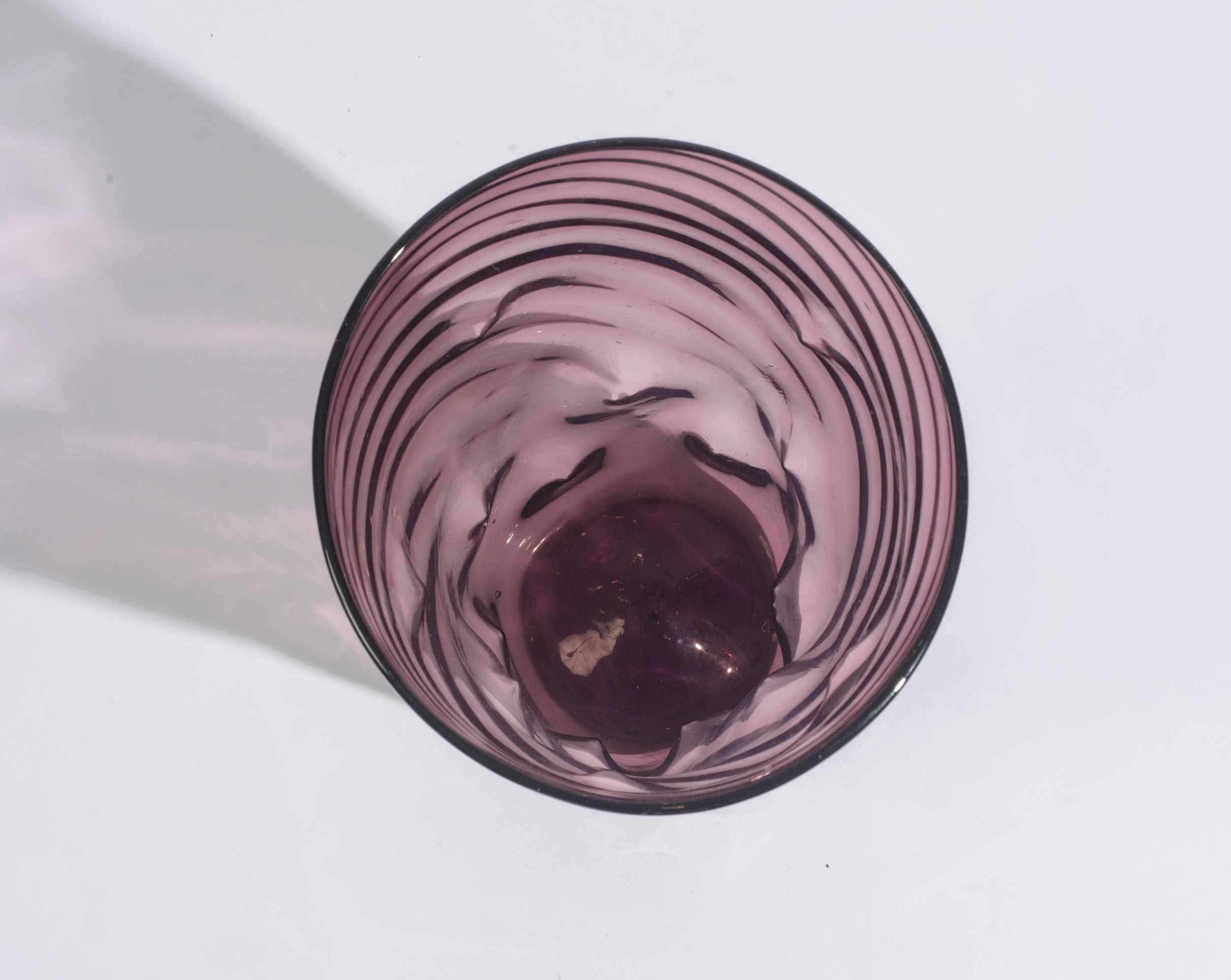 Vaso in vetro di Murano, vetro soffiato ametista traslucido, anni '60 del XX secolo
