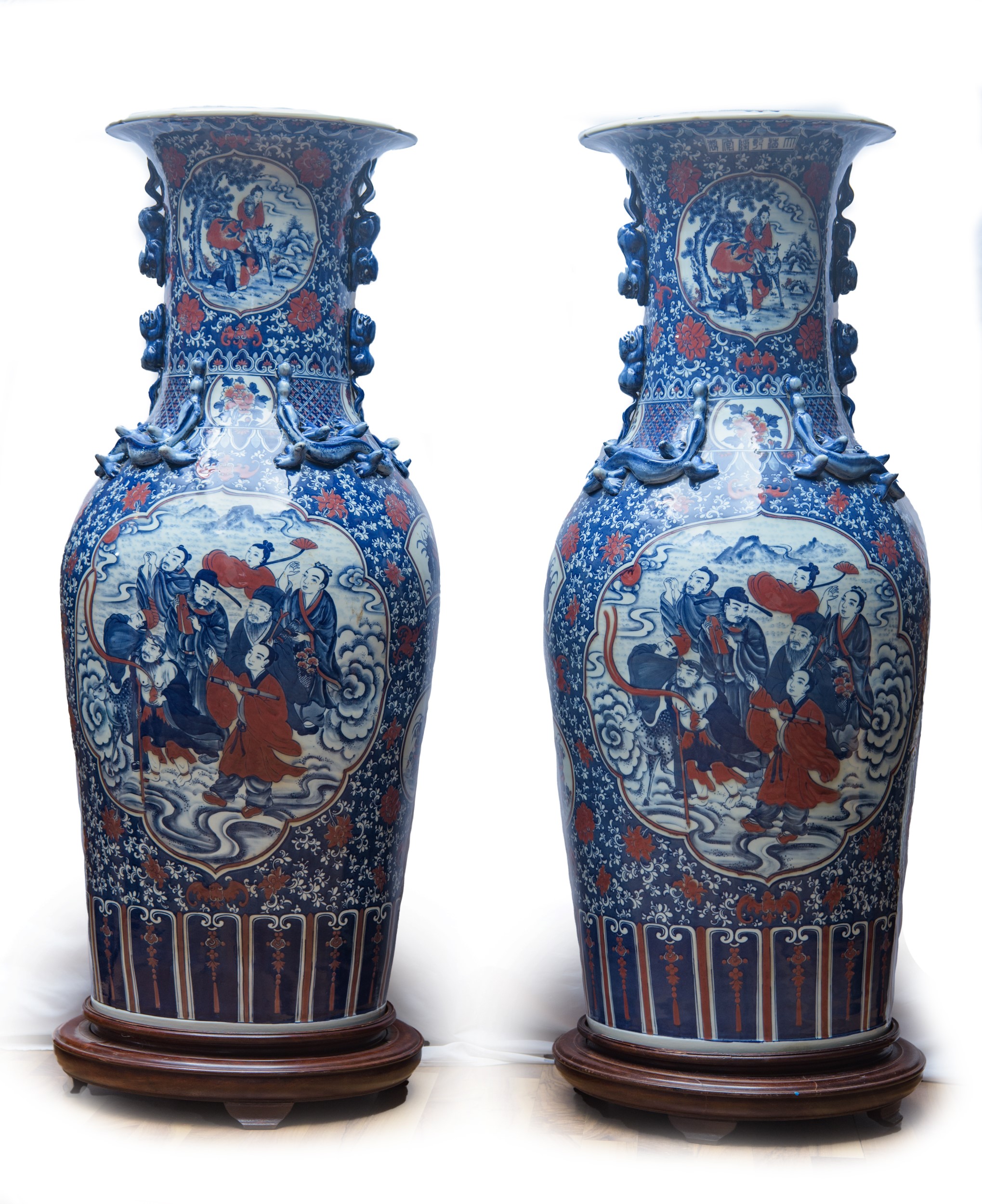 Coppia di imponenti vasi