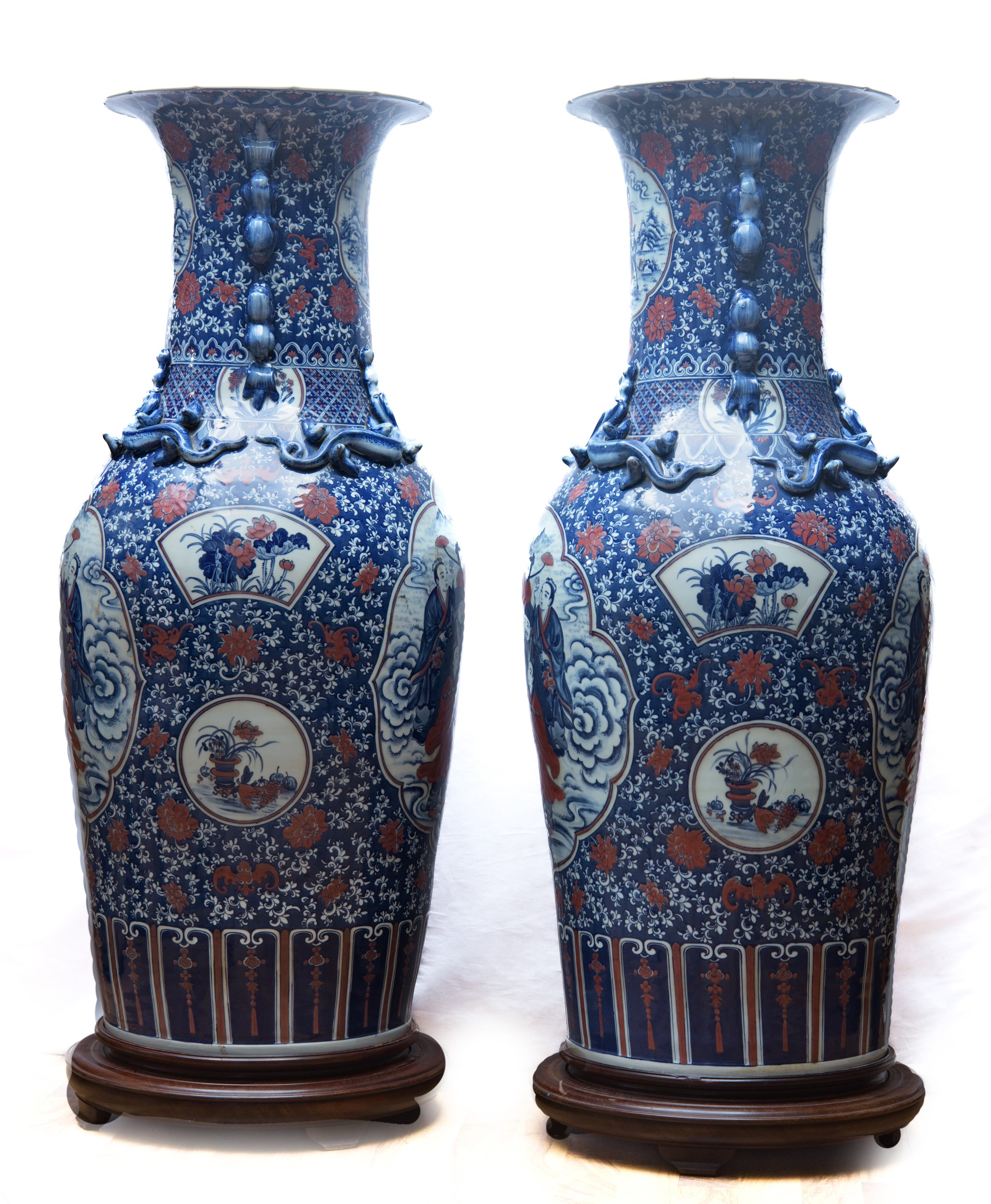 Coppia di imponenti vasi