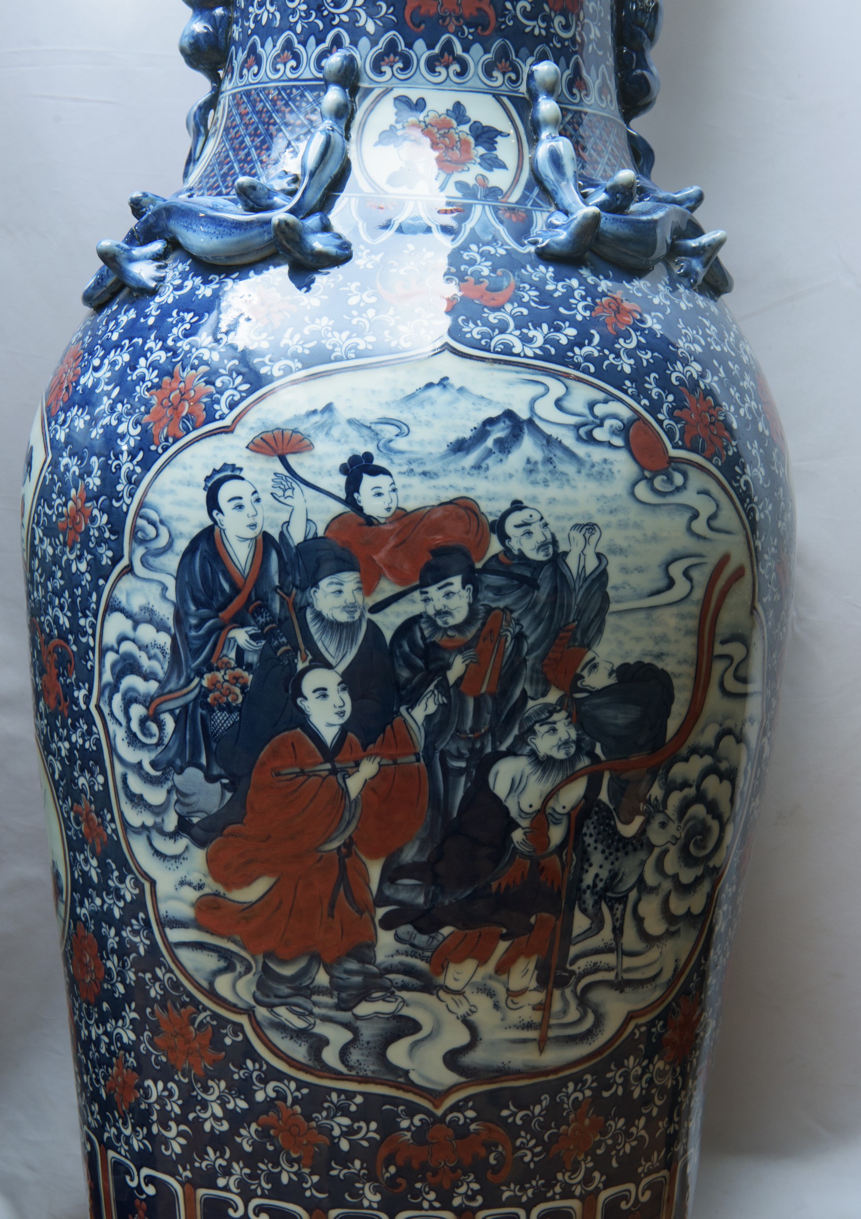 Coppia di imponenti vasi