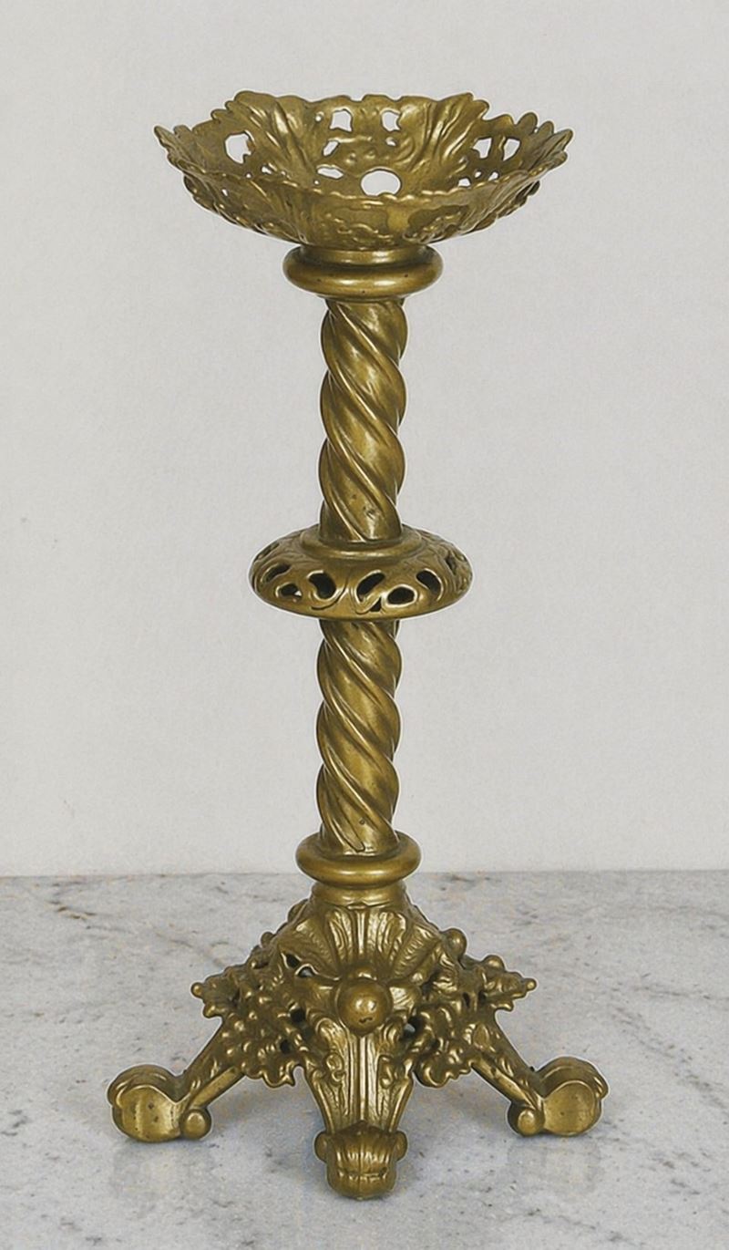 Torciere in metallo dorato, altezza 60 cm