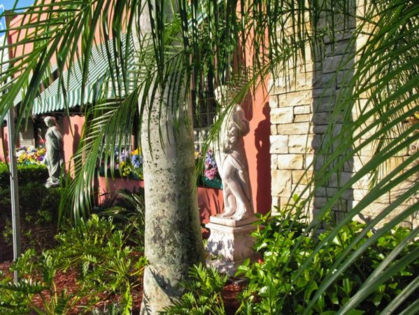 Dennis  Church - Restaurant Garden, Florida 2008