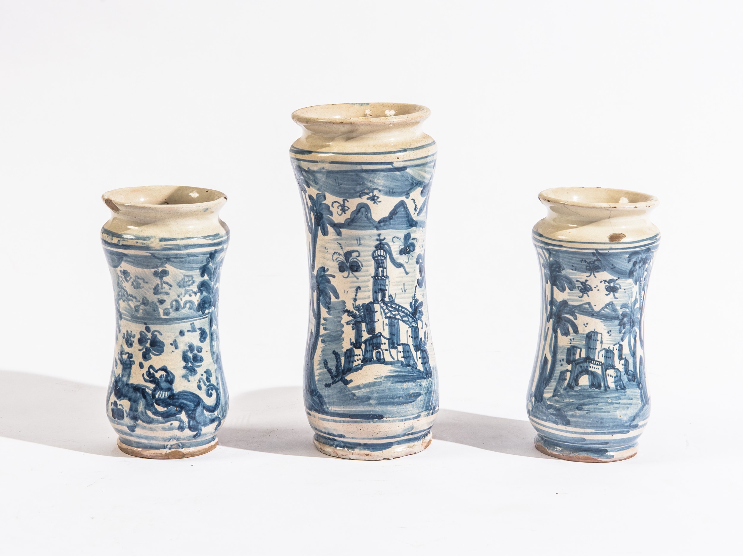 Napoli, Lotto di tre albarelli in maiolica, decorati in smalto blu (XIX secolo)