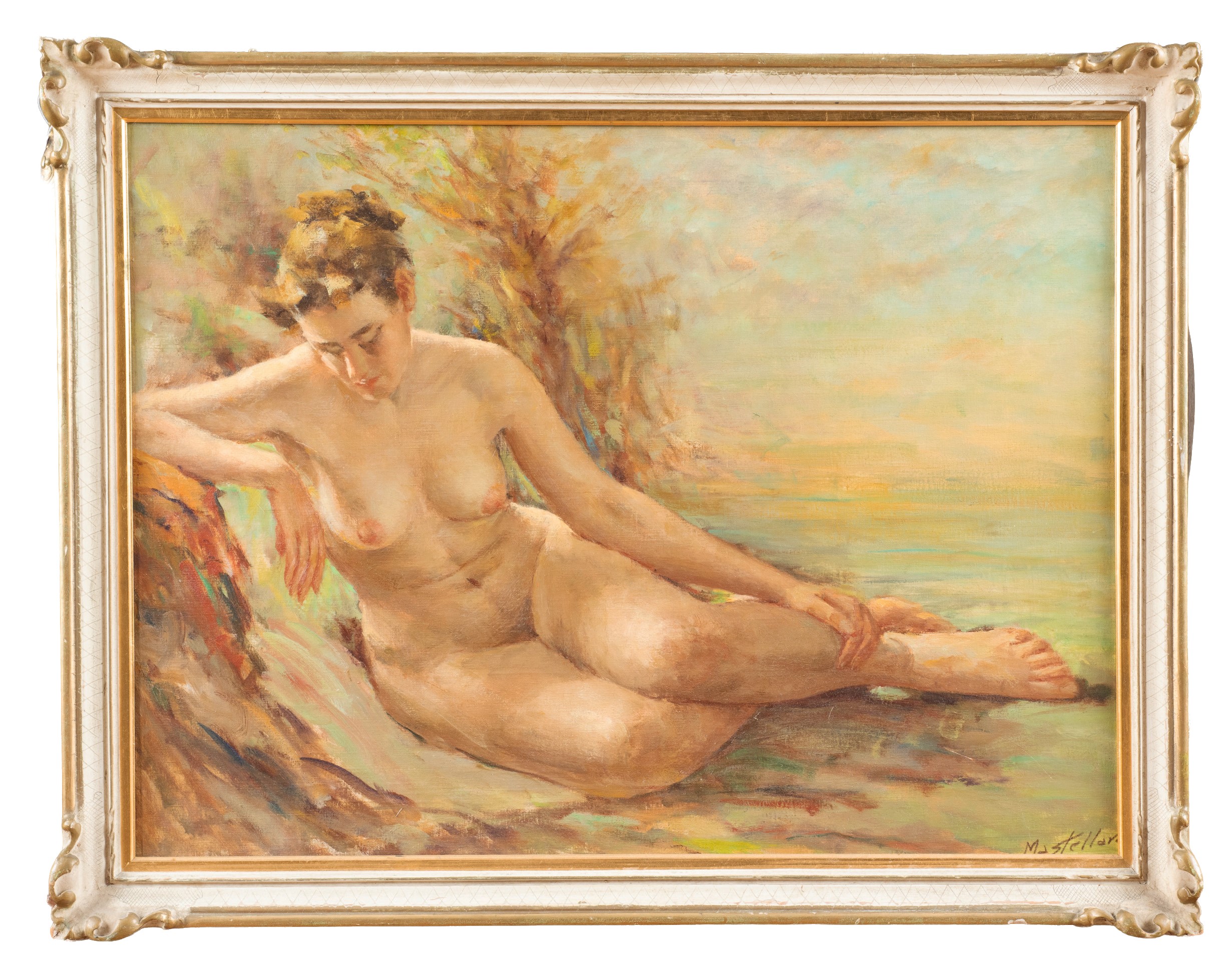 Figura femminile distesa