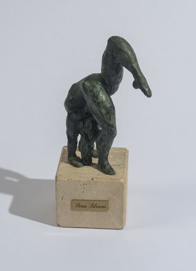 La contorsionista, bronzo a patina verde