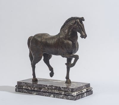 Cavallo, bronzo a patina bruna