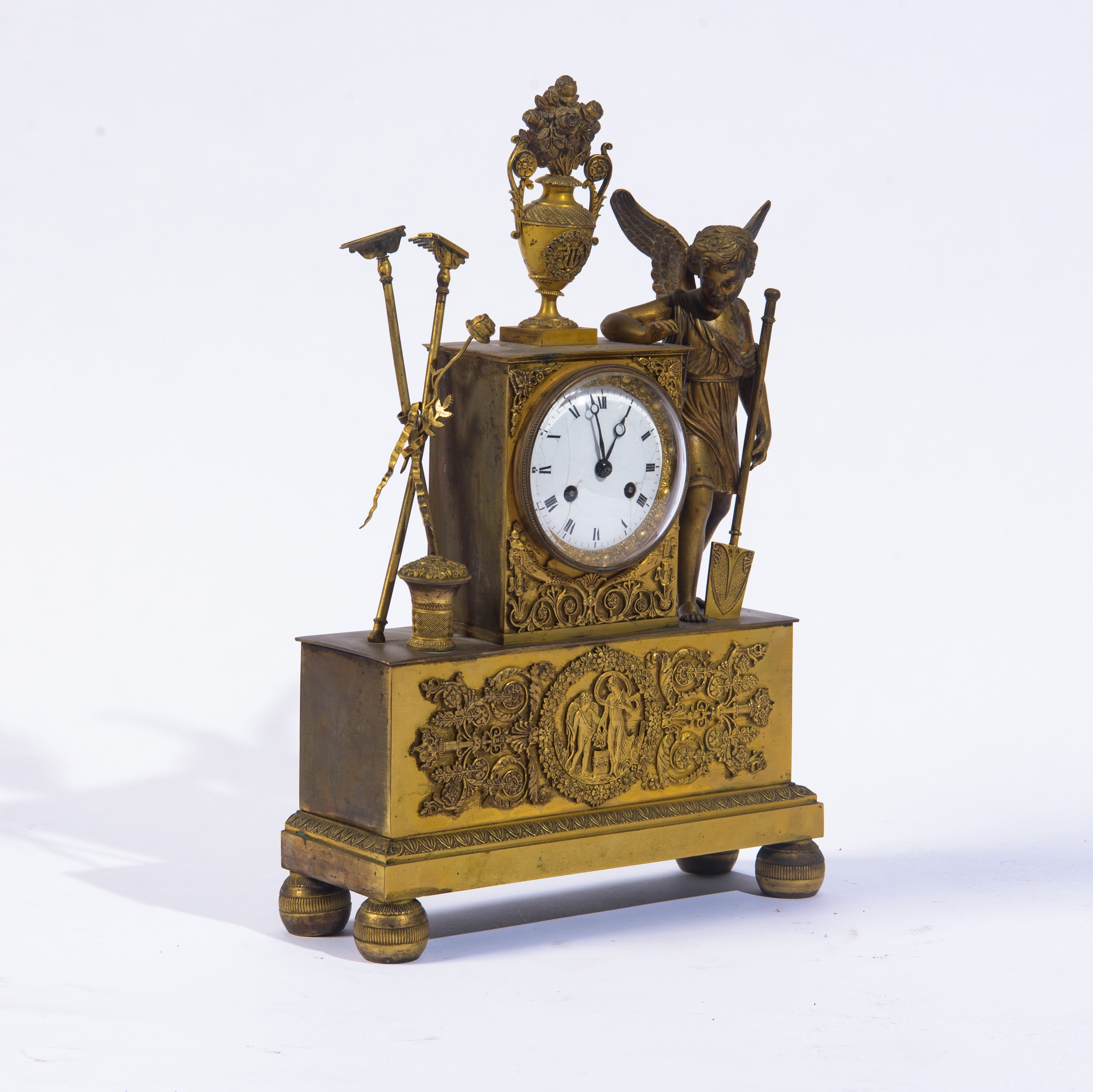 Francia (primo quarto XIX secolo), Pendola da tavolo in bronzo dorato e cesellato