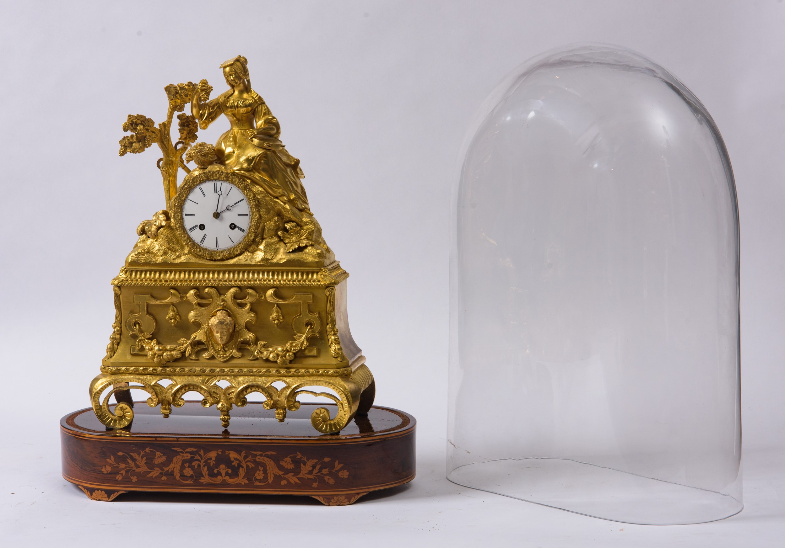Francia, periodo Carlo X, Pendola da tavolo in bronzo dorato entro teca in vetro
