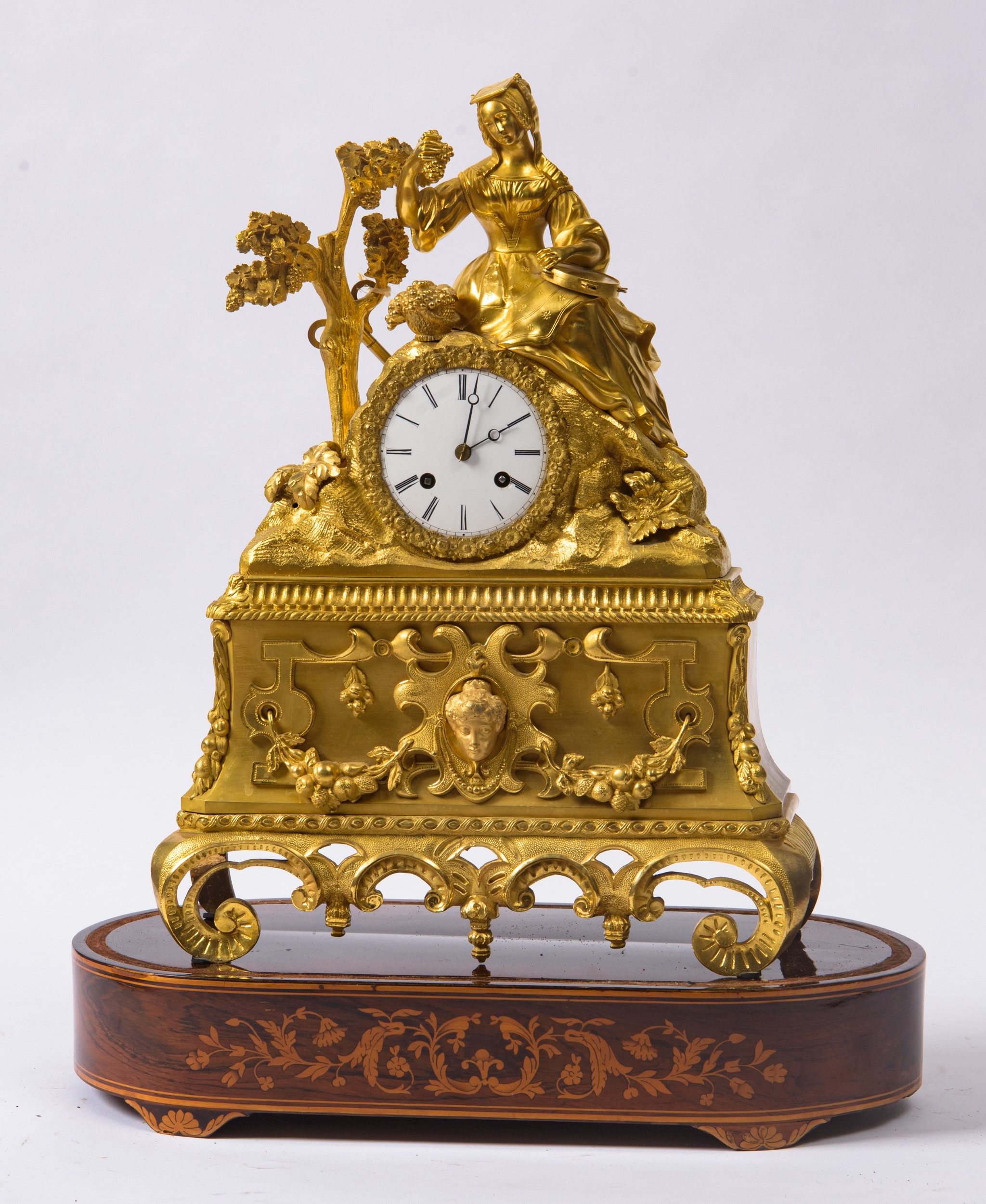Francia, periodo Carlo X, Pendola da tavolo in bronzo dorato entro teca in vetro