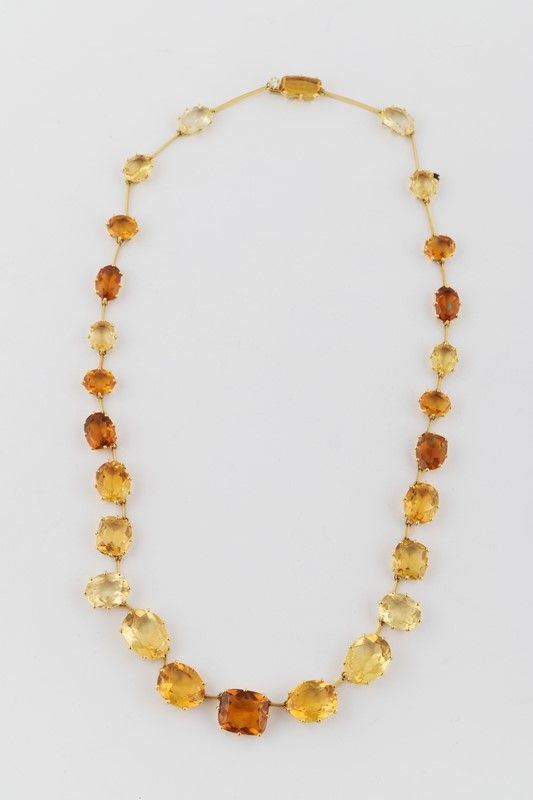 Collana in oro giallo con quarzi e un diamante