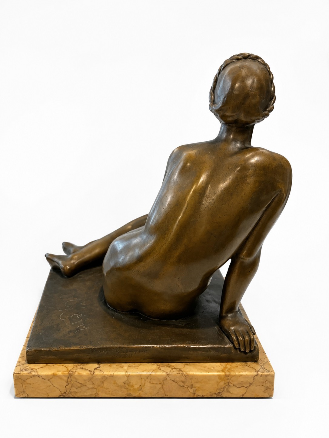 Gera, Nudo femminile seduto, bronzo patinato