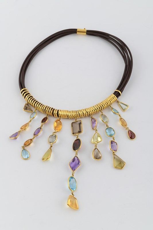 Collana  in fili di cuoio con pietre