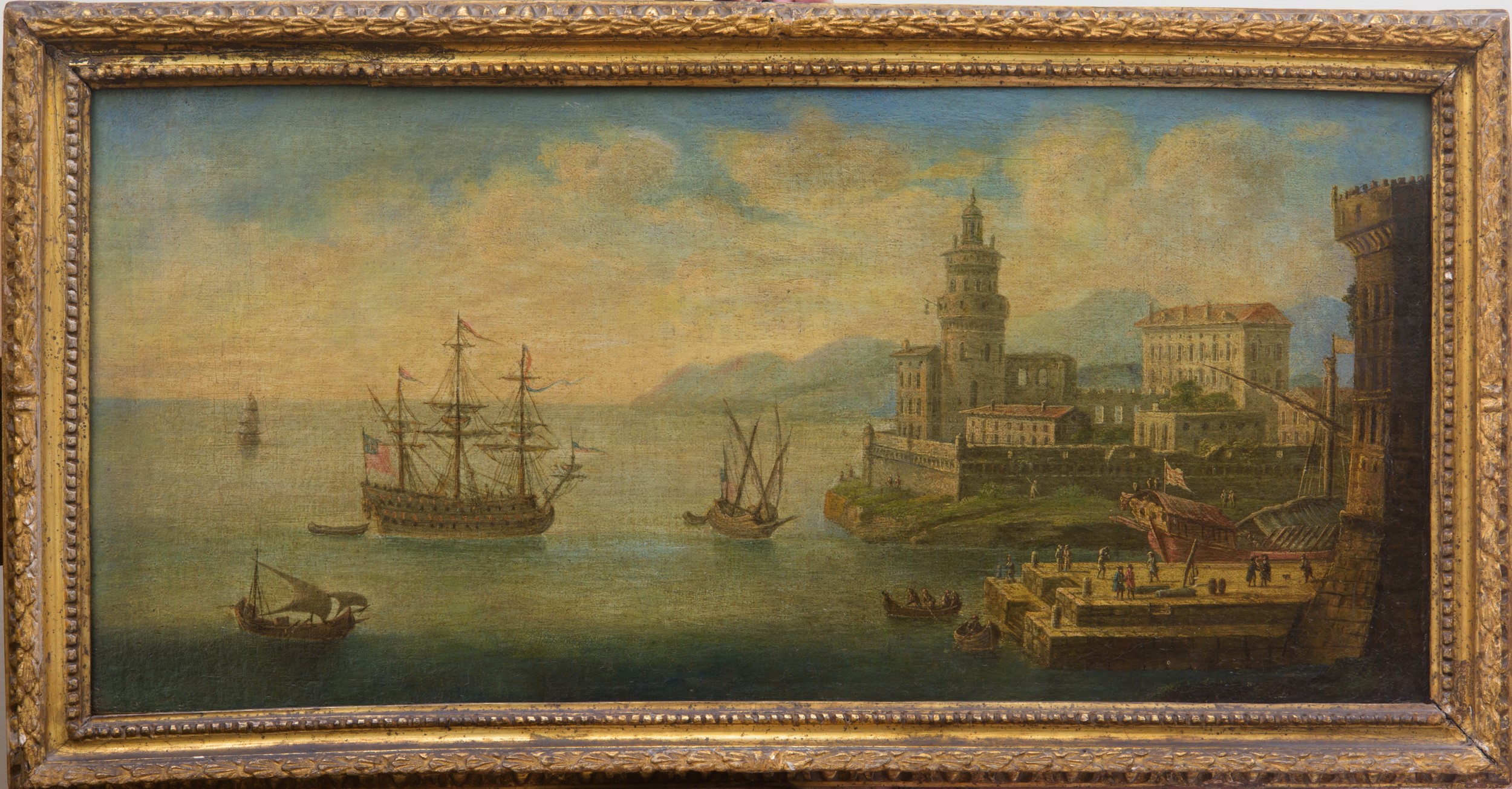 Scuola italiana (inizio XVIII secolo), Veduta costiera con porto e imbarcazioni, olio su tela