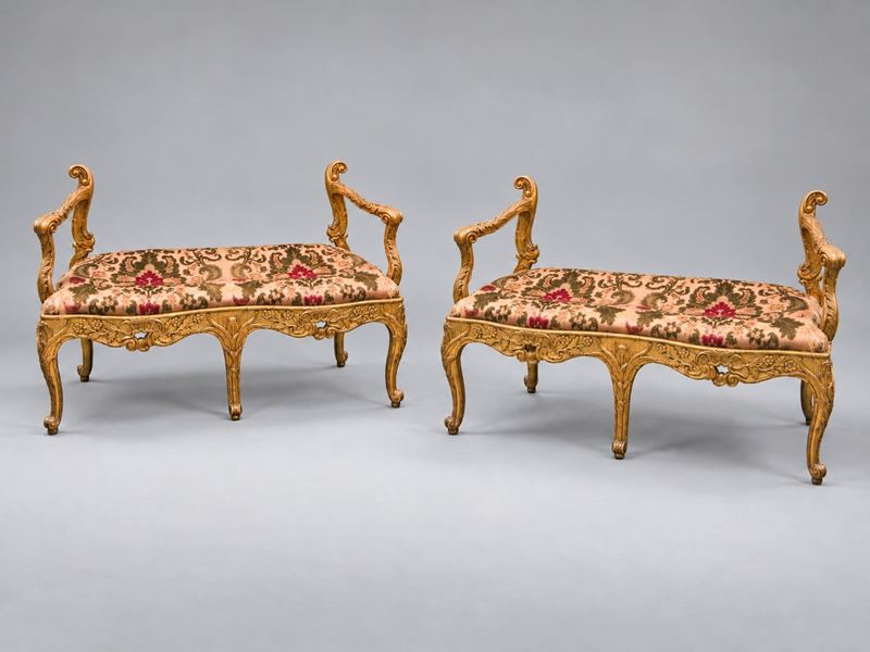 Coppia di Eleganti Panchette