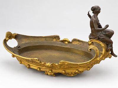 Francia, fine XIX secolo, Centrotavola in bronzo sbalzato e dorato