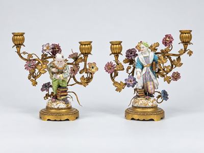 Coppia di Candelabri a Due Luci con Figure
