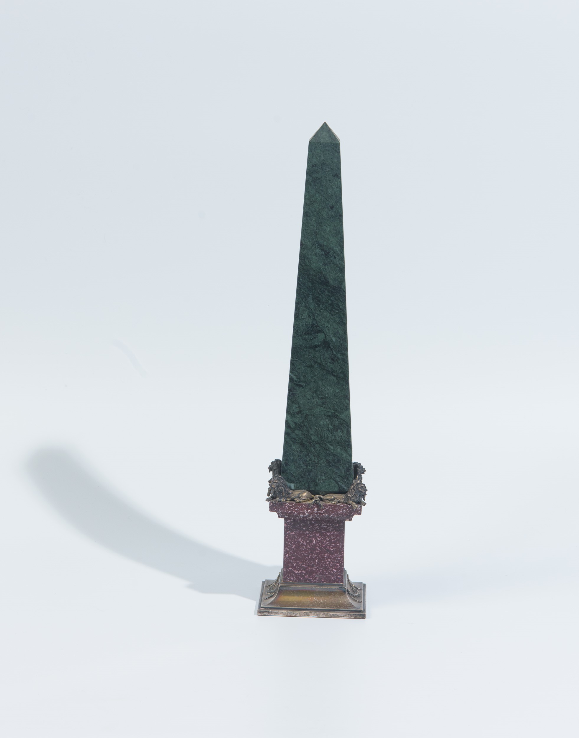 Obelisco, marmo verde di Grecia, porfido rosso e metallo argentato (Italia, Grand Tour, seconda m...