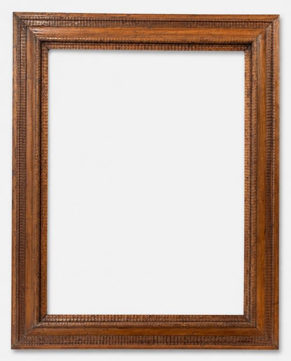 Cornice in legno di noce