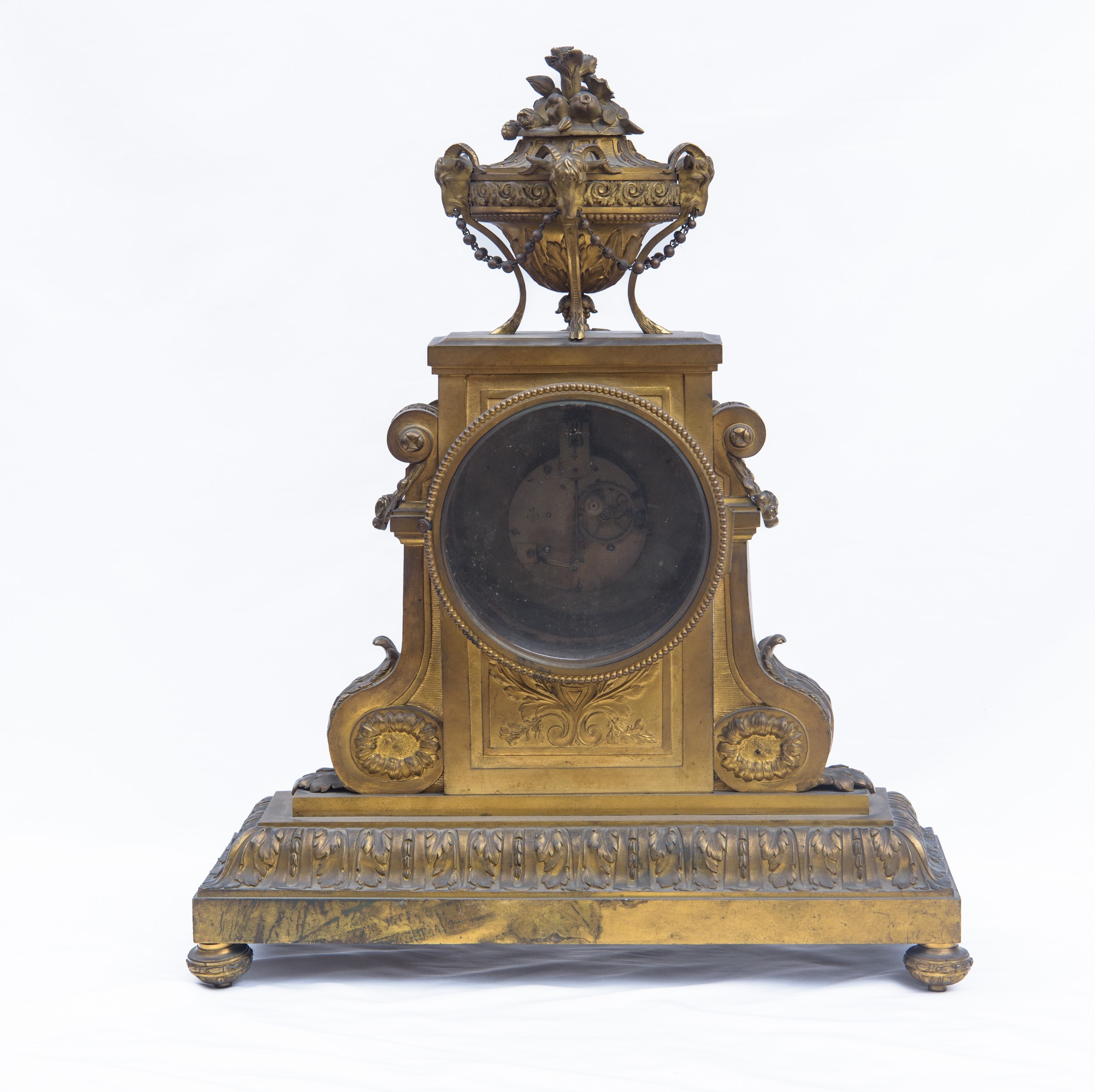 Francia, Pendola da tavolo in bronzo dorato e cesellato