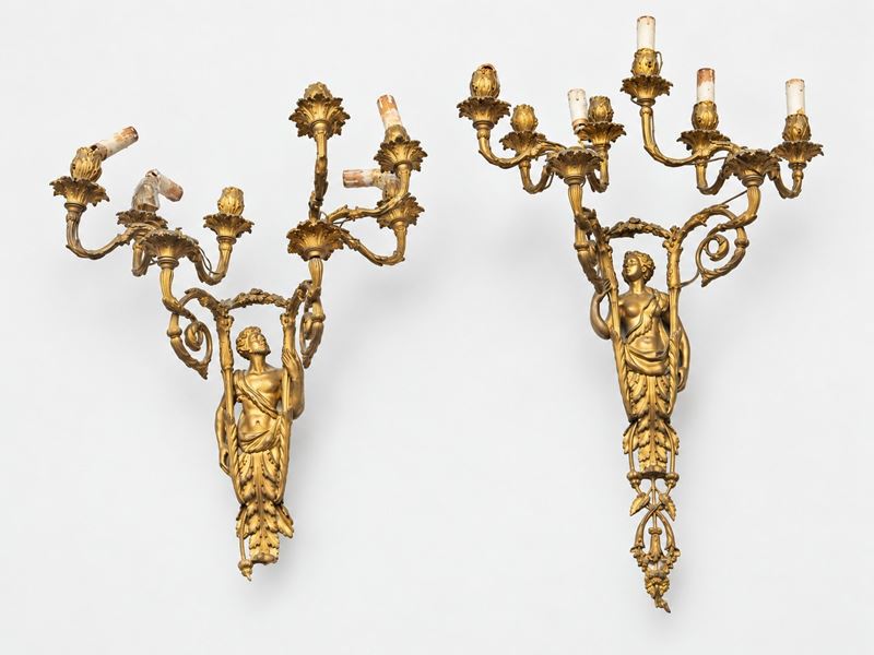 Francia, Coppia di grandi appliques in bronzo dorato cesellato