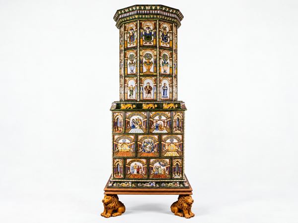 Importante stufa in maiolica policroma 