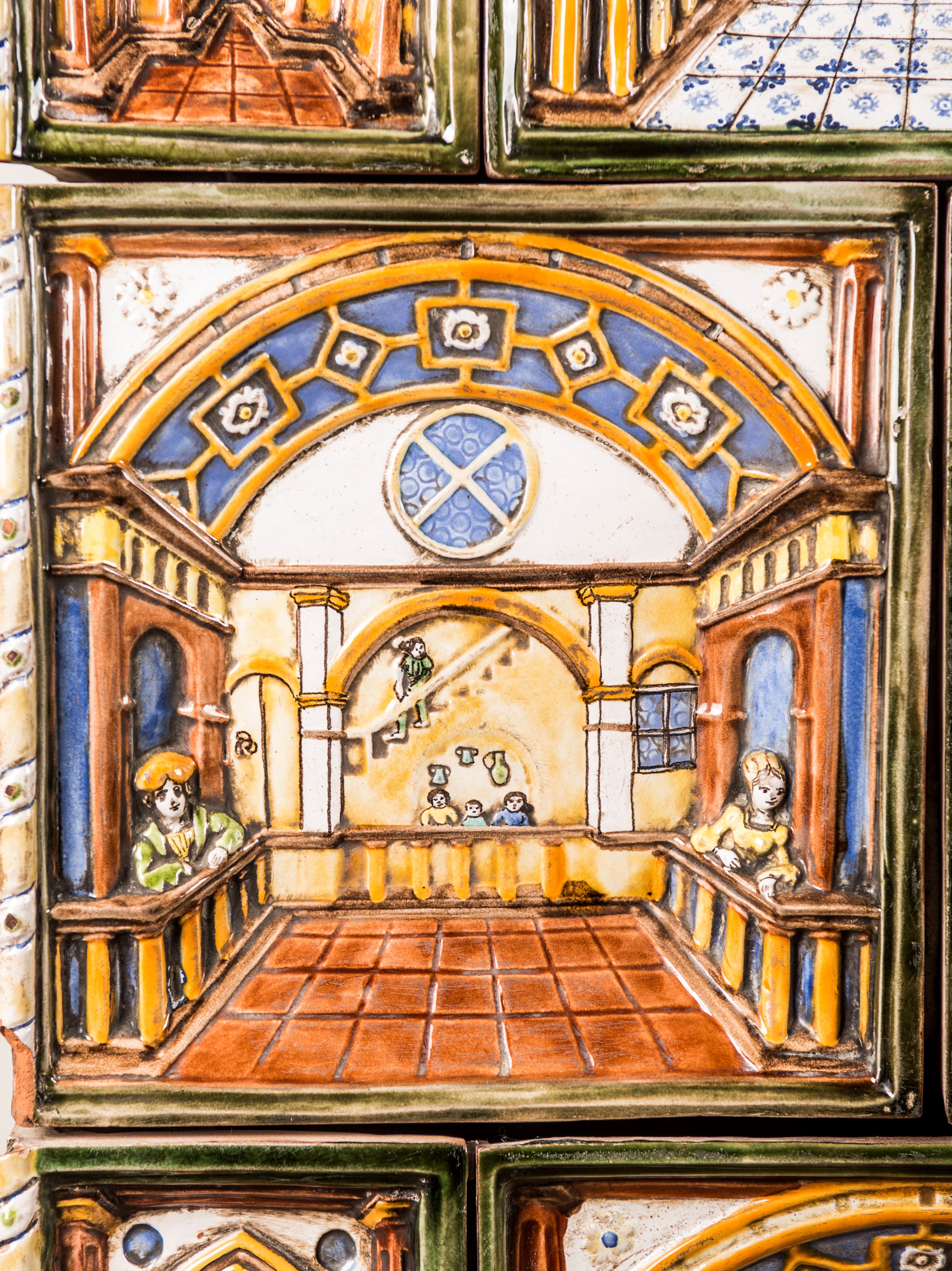 Importante Stufa in Maiolica Policroma