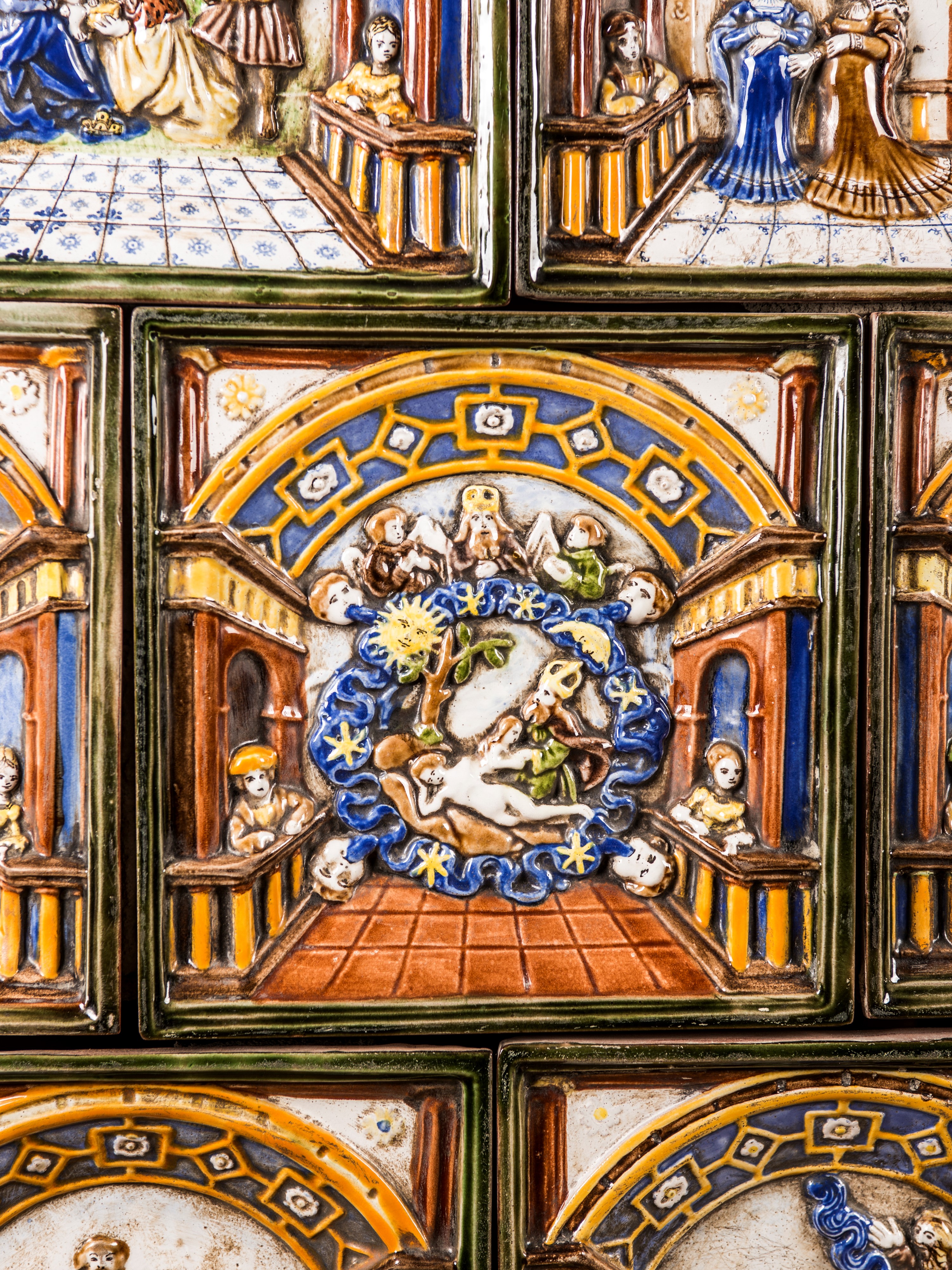 Importante Stufa in Maiolica Policroma